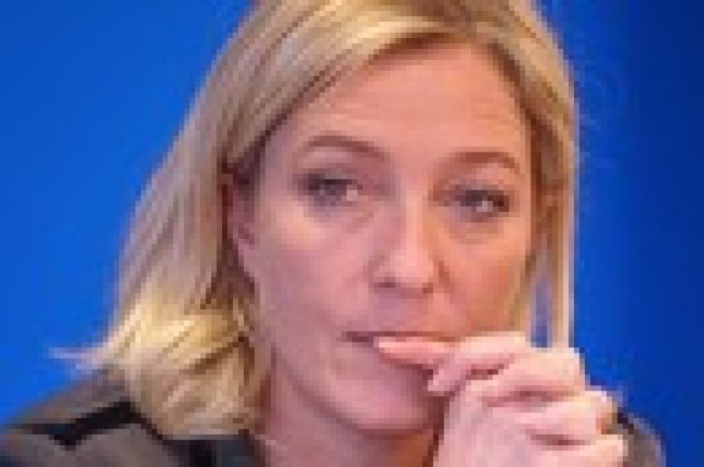 Marine Le Pen, envahie par les poneys