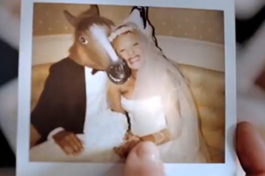 Elle a épousé un cheval !