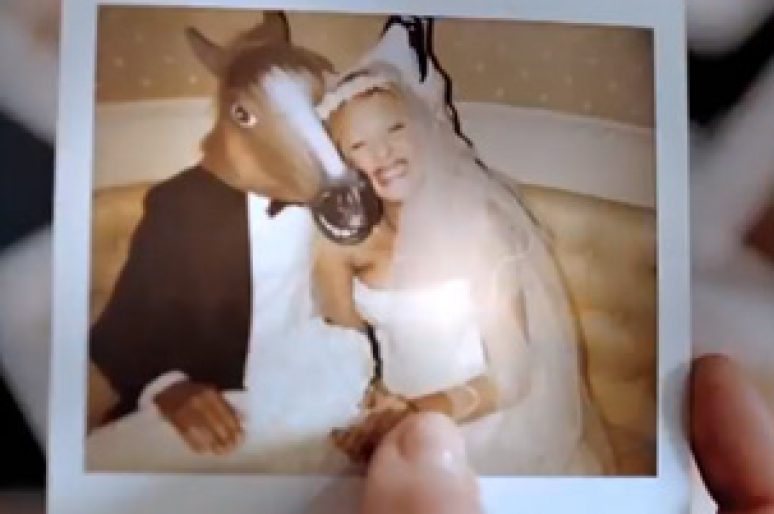 Elle a épousé un cheval !