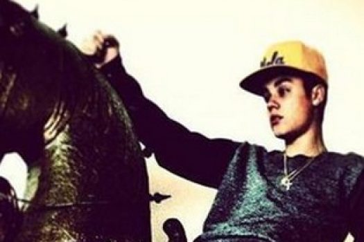 [People] Justin Bieber rides my pony #1