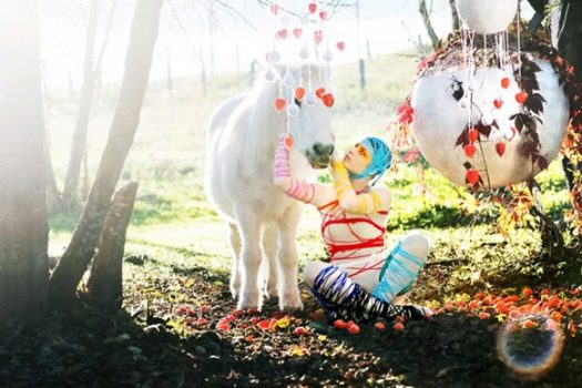 [Photography] Le poney blanc d’Alma Totoryte