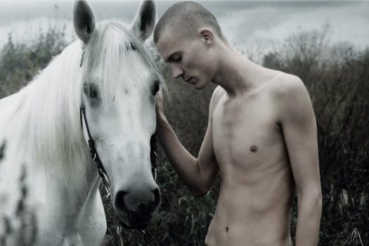 [Photography] Angel Ulyanov et son cheval blanc