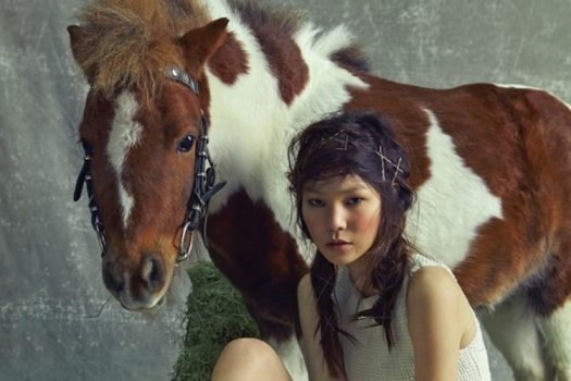 [Fashion Editorial] Un poney de ferme pour Vogue Korea