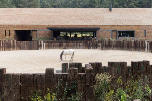[Dream Barn] Mexico : Equestrian Centre in Valle de Bravo