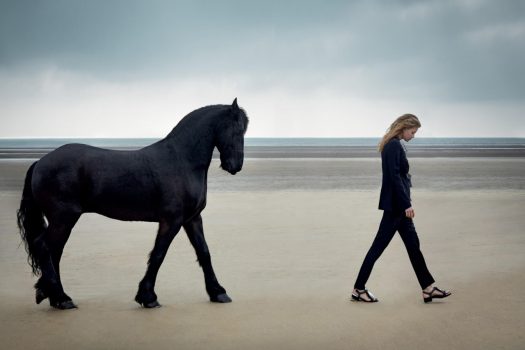 [Fashion Editorial] Le cheval noir de Harper’s Bazaar UK