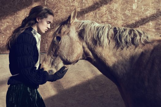 [Fashion Editorial] Adrienne Jüliger : aveuglément cheval