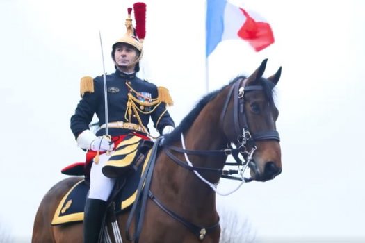 [Culture] Emmanuel Macron offre un cheval de la Garde Républicaine à la Chine