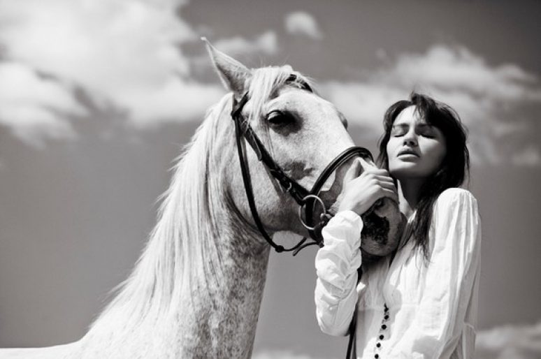 [Fashion Editorial] Dorota Korotko et le cheval enchanté