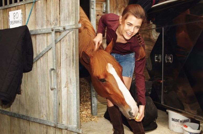 [Editorial] Charlotte Casiraghi au Grand Parquet de Fontainebleau