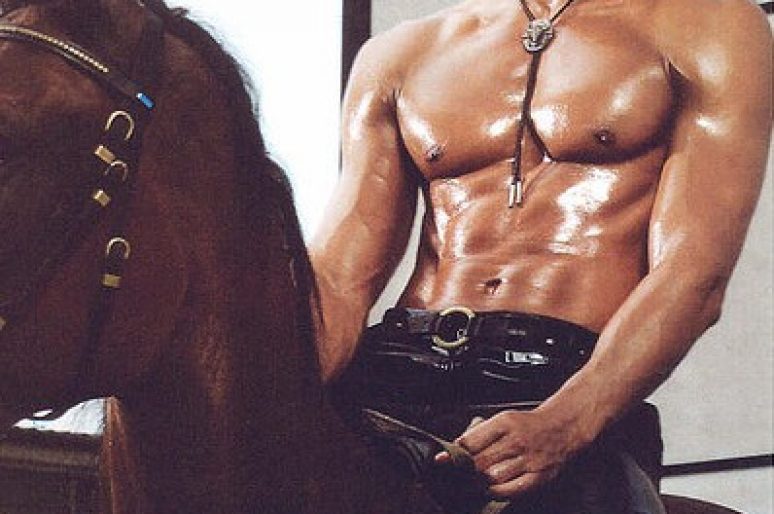 [Sexy Poney] Marcus Schenkenberg horseback