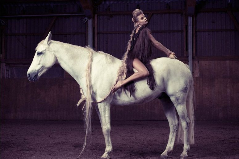 [Fashion Photography] La touche équestre de Marie-Louise Cadosch