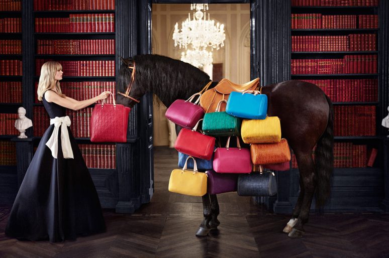 [Fashion Ad] Le cheval noir de Carolina Herrera