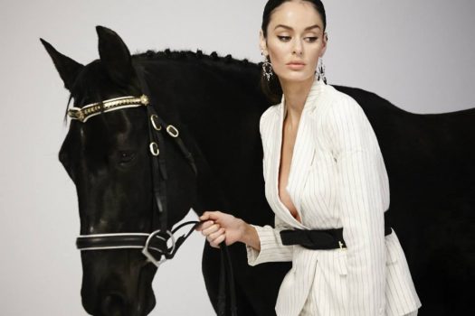 [Fashion Ad Campaign] Le cheval noir du Queen Victoria Building