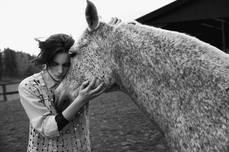 [Fashion Editorial] Erika Linder et gris truité