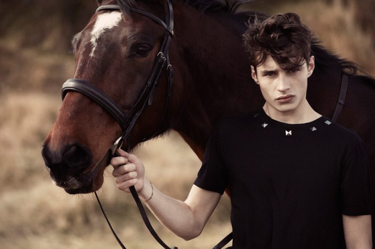 [Fashion Editorial] Sea Horse : l’Homme, le Cheval et sa Mer