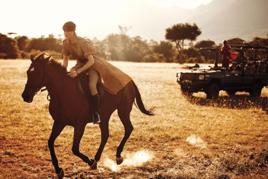[Fashion Editorial] Edie Campbell back in the saddle pour WSJ Magazine