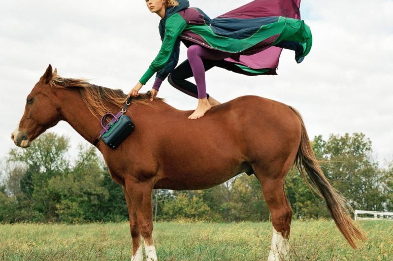 [Fashion Ad] Versace à cheval cet été