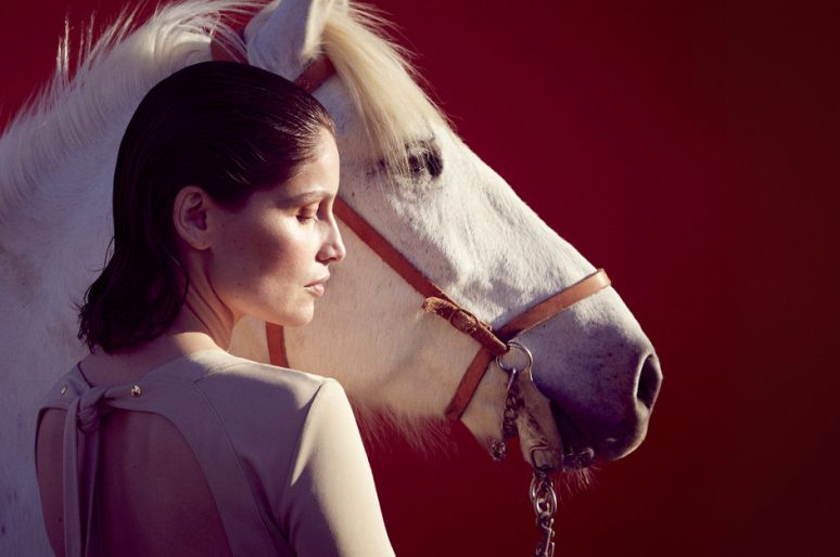 [PEOPLE] Laetitia Casta, le regard Camargue