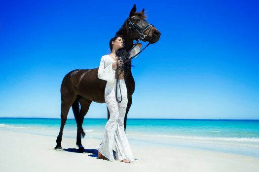 [Fashion Photography] Aaron McPolin : horse on the beach
