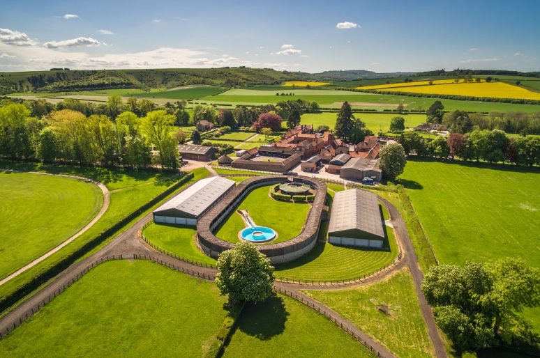 [Dream Barn] Park House Stables Kingsclere